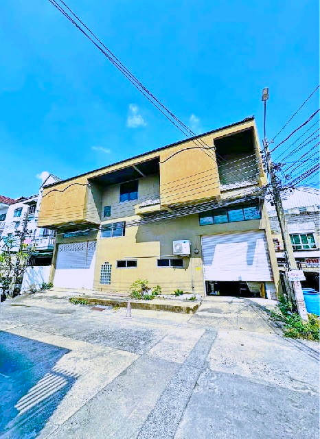  ให้เช่าอาคารพาณิชย์ 2 ชั้น455 ตร.ม.ซ.ลาดพร้าววังหิน 4-12  2คูหาตีทะลุกัน 55ตร.วา.MRT โชคชัย4 1.2 กม. 4นอน 2น้ำ  ม.ราชภัฏจันทรเกษม 2.2 กม. 