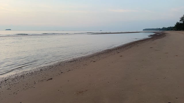 โปรดีกลางปี68พร้อมแล้ว ขายที่ดินใกล้หาดบางเบิด ติดถนนทางหลวง ใกล้หาด1 กม. +ขนาดที่ดิน 50-1-18 ไร่ โฉนดครุฑแดง พร้อมโอน ไร่ล่ะ 8 แสน