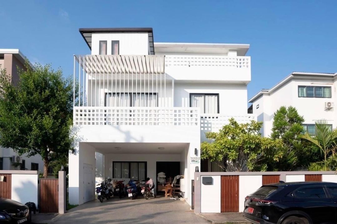 โซนสุเทพ ขายเพียง 7 ล้านบาท บ้านเดี่ยว 3 ชั้น #สไตล์มินิมอลโมเดิร์น หลังใหญ่ มีพื้นที่สวนข้างบ้าน #ติดสนามบิน #น้ำไม่ท่วม #เลียบคลองชลประทาน