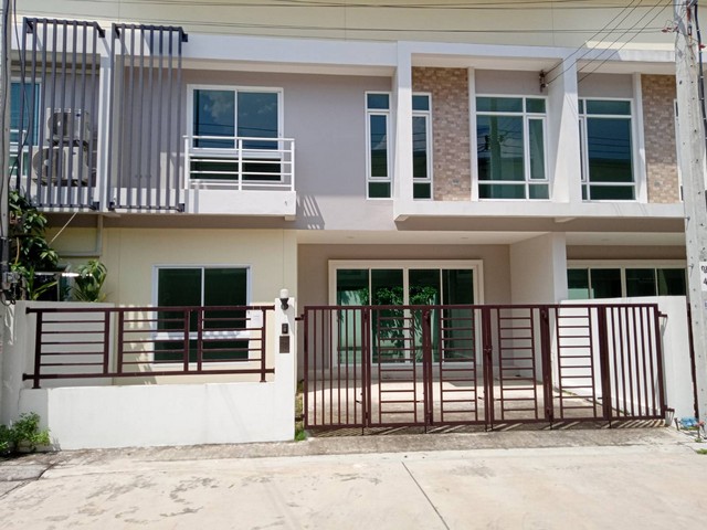 Townhome for Sale - Ready for Ownership Transfer Wilth:8 meters Layout:4bedrooms 3 bathrooms
